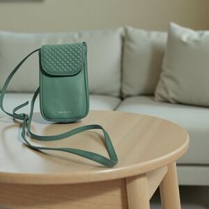 VERA BRADLEY  Green Color Cell Phone Crossbody PU EUC